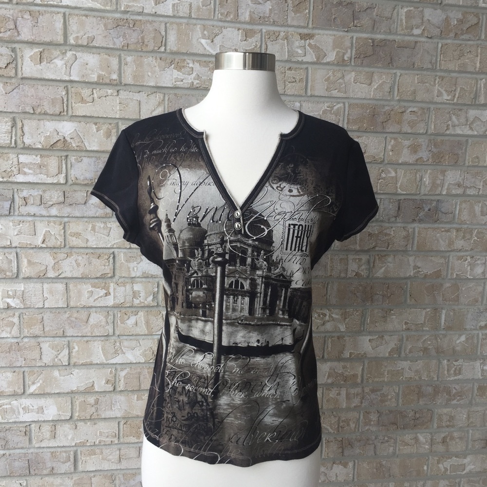 COPY - Blue Canyon V-Neck Short Sleeve Top Size XL 🌸
